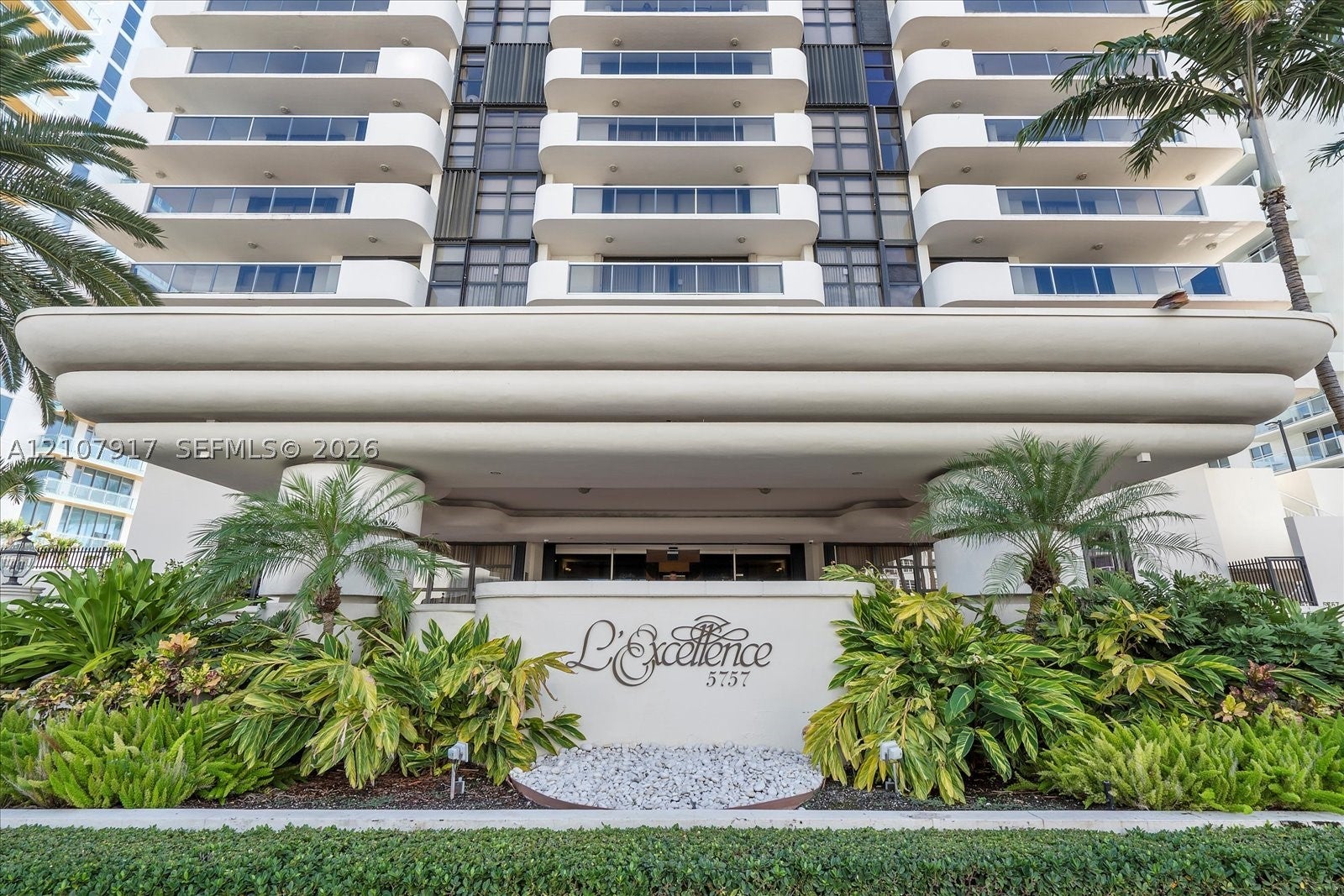 5757 Collins Ave 2106