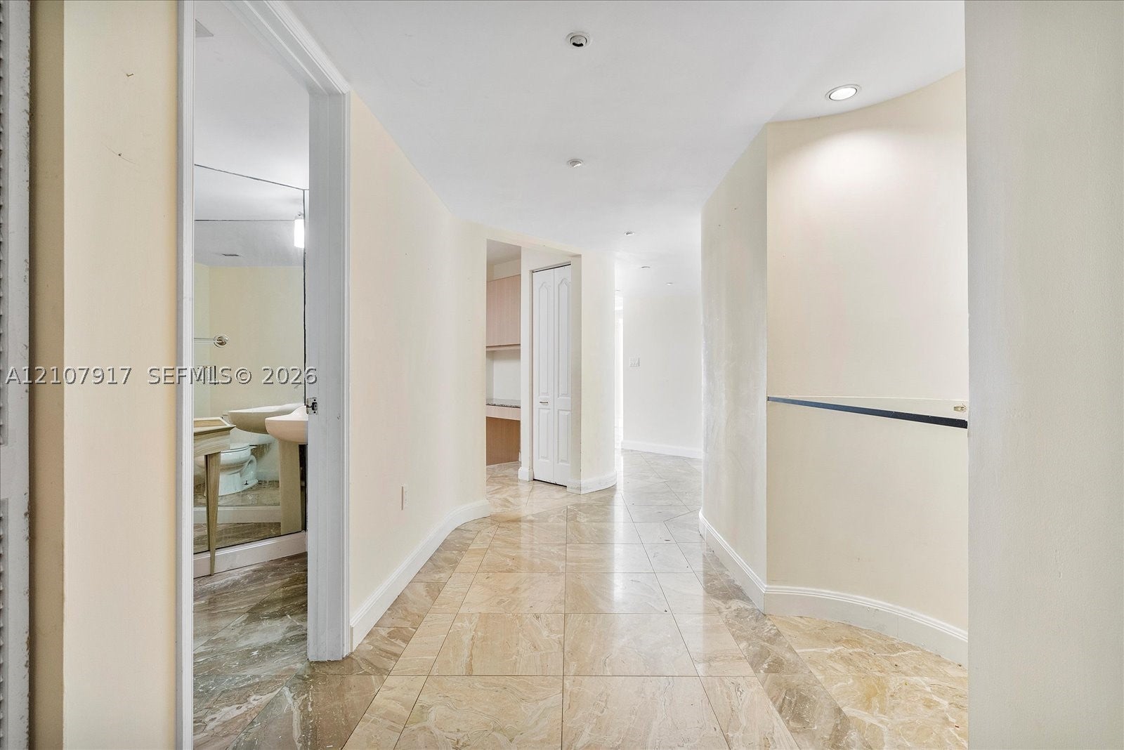 5757 Collins Ave 2106