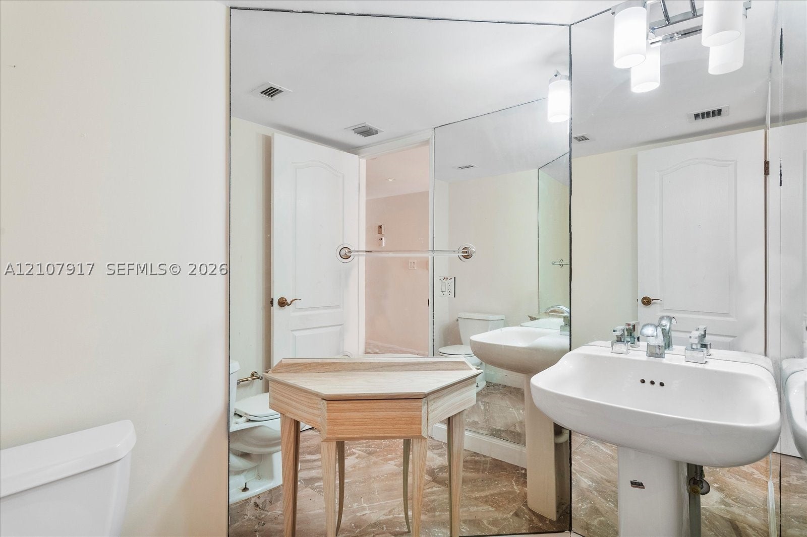 5757 Collins Ave 2106