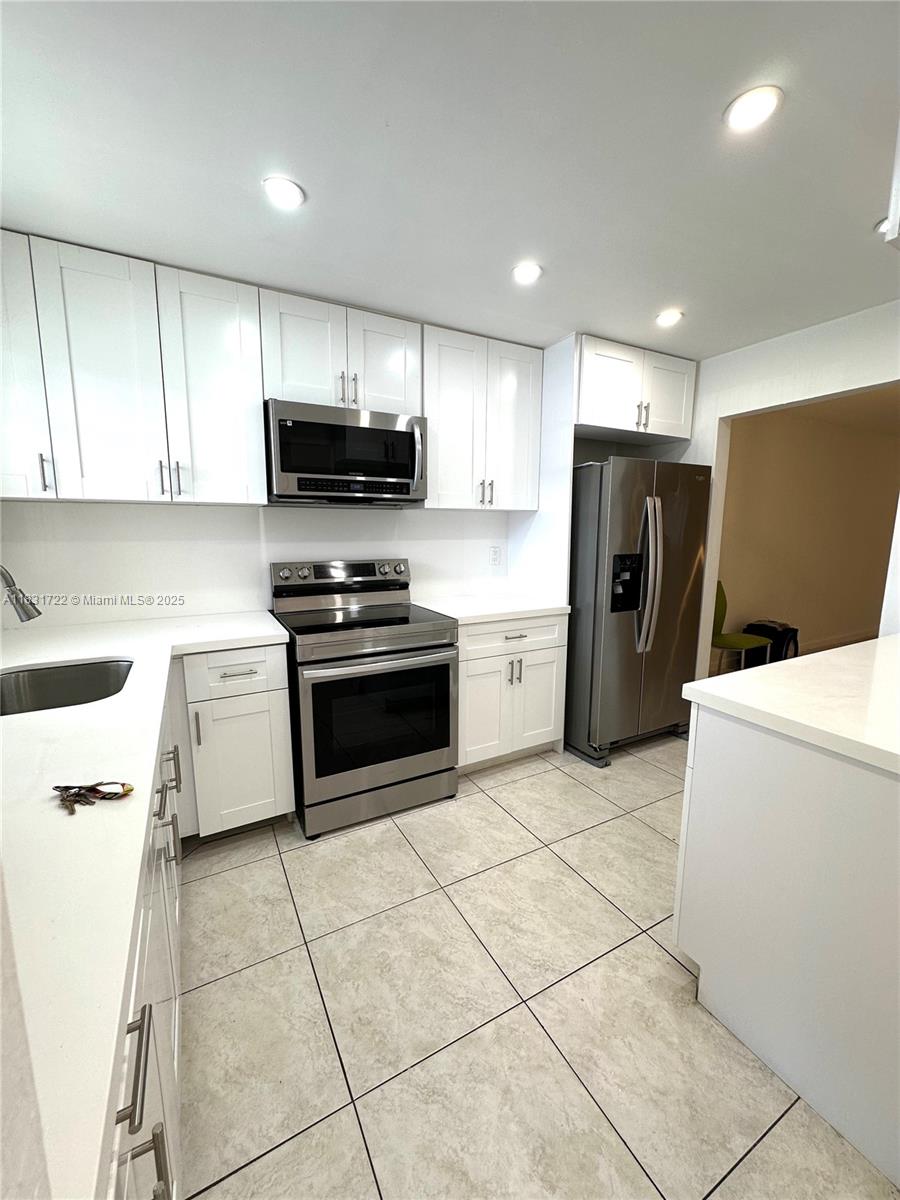 55+ Community – 2 Bed / 2 Bath Apartment with Balcony – Renovated!
At least one resident must be 55 or older, and no occupants under 18 are allowed.
Live in comfort and style in this beautifully updated 2-bedroom, 2-bathroom apartment located in a quiet and well-kept 55+ community.
This move-in ready unit features a modern kitchen with stainless steel appliances, quartz countertops, and shaker-style cabinets. Enjoy the spacious layout with LED recessed lighting, and an enclosed balcony—perfect for relaxing.
2 Bedrooms / 2 Bathrooms
Stainless Steel Appliances
Quartz Countertops
Tile Flooring
Enclosed Balcony
LED Recessed Lighting
Freshly Painted
55+ Community-No one under 18 allowed