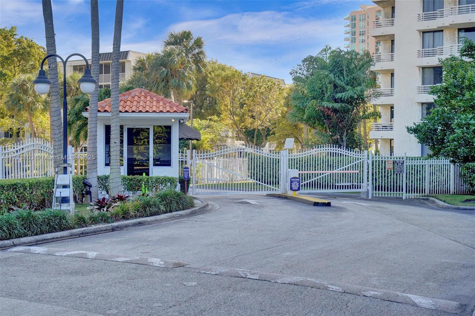 SOUTHVIEW AT AVENTURA CON - Residential