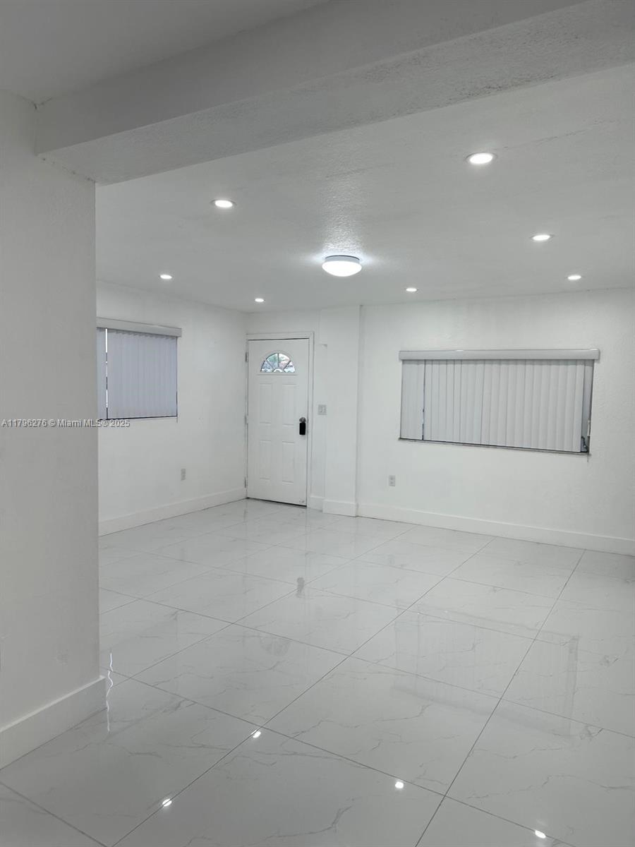 215 W 44th St B