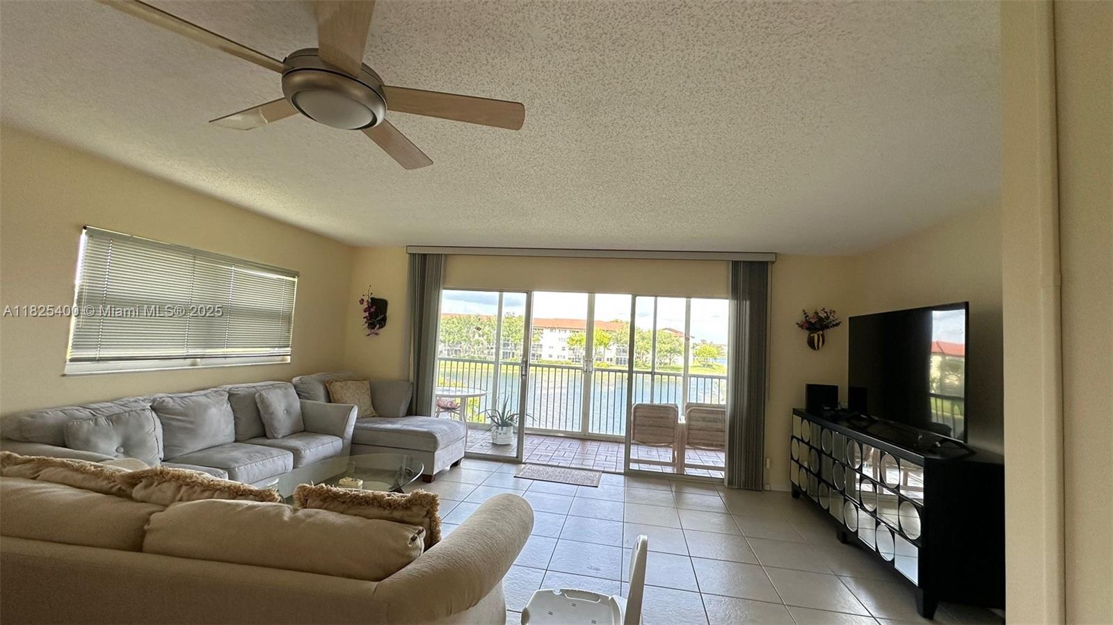 12950 SW 13th St 301D, Pembroke Pines, FL, 33027/$309,000 1 12950 SW 13th St 301D