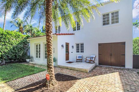 Photo of 528 Navarre Ave, Coral Gables, FL 33134 (MLS # A11915325)