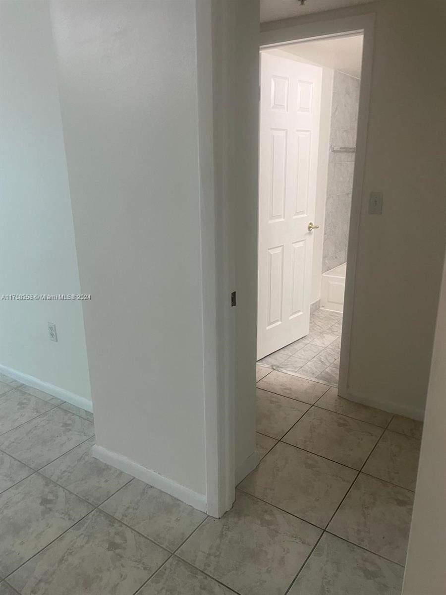 Miami, Florida 33131, United States, 2 Bedrooms Bedrooms, ,2 BathroomsBathrooms,Residential,Active,27133