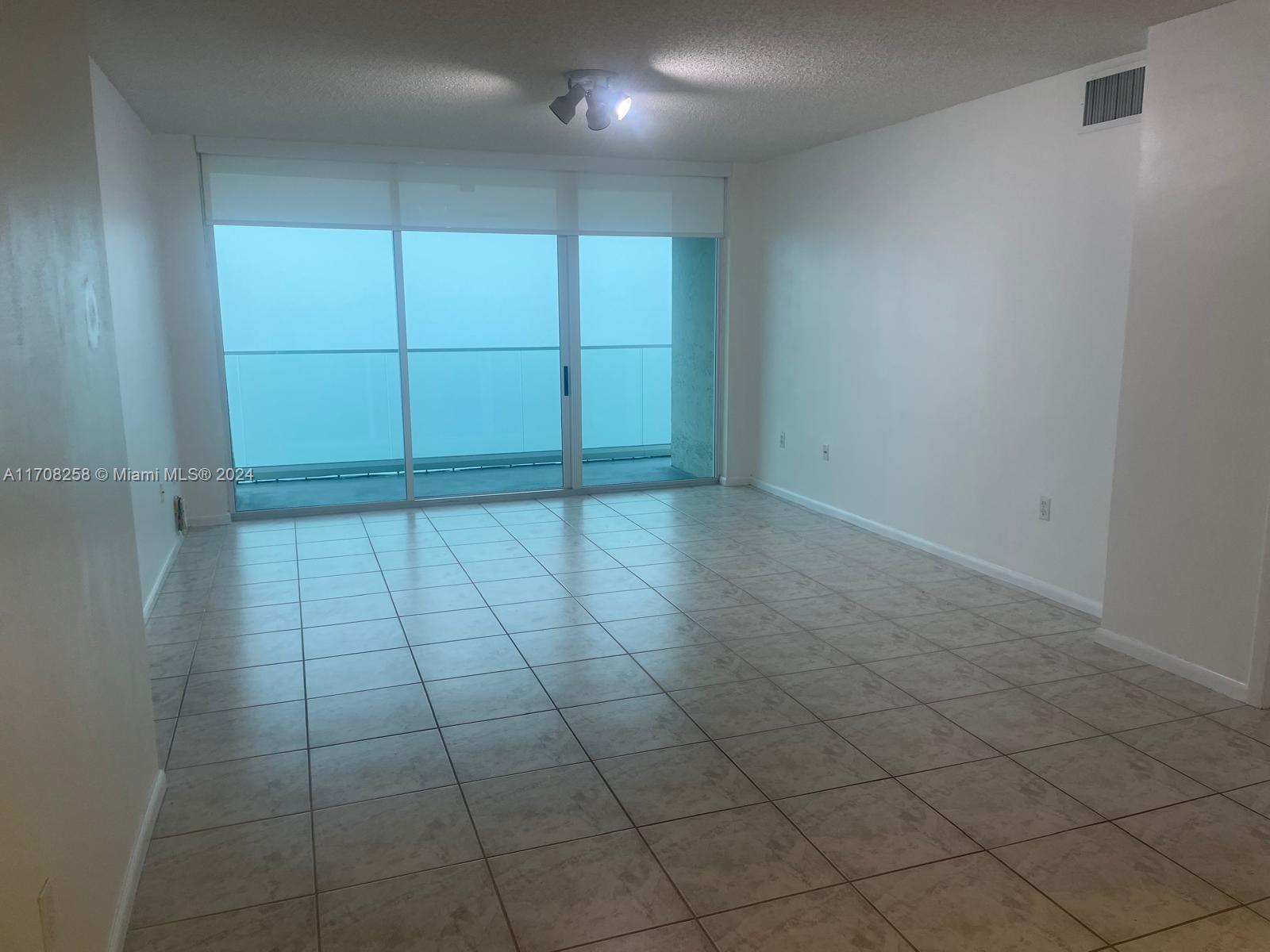 Miami, Florida 33131, United States, 2 Bedrooms Bedrooms, ,2 BathroomsBathrooms,Residential,Active,27133