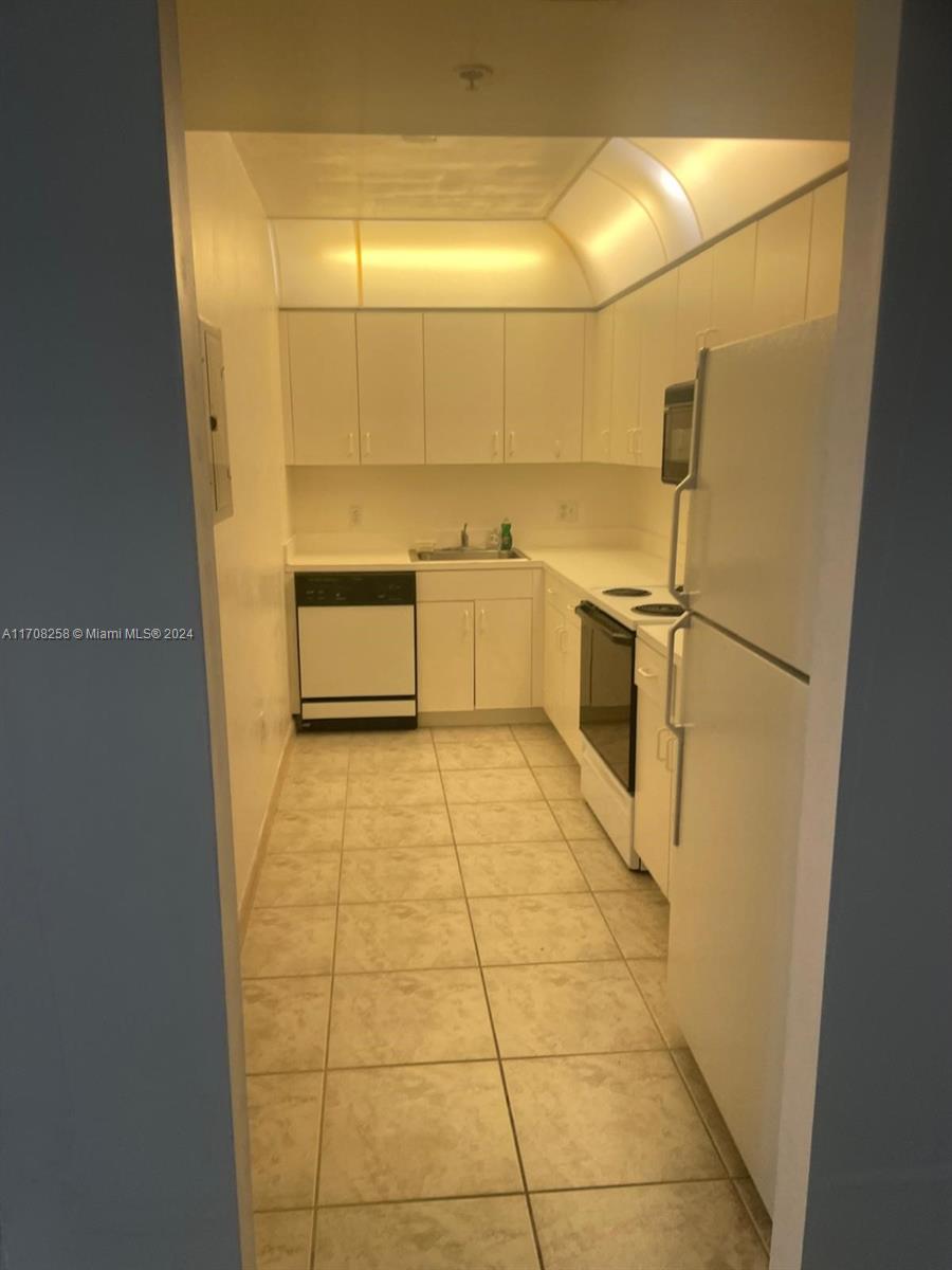 Miami, Florida 33131, United States, 2 Bedrooms Bedrooms, ,2 BathroomsBathrooms,Residential,Active,27133