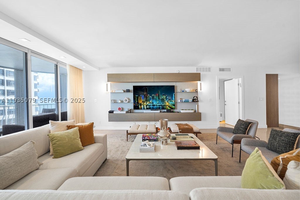 10155 Collins Ave 1106