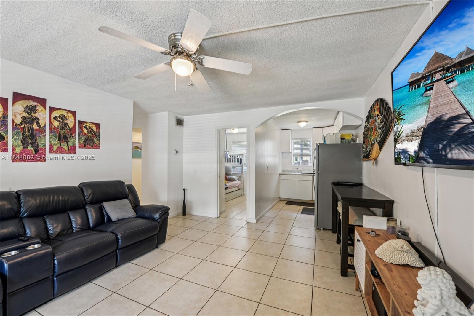 Spacious first-floor 1BD/1BA condo with a versatile den—perfect as a second bedroom or home office! Located in desirable Hollywood, FL, just 10 minutes from world-famous Hollywood Beach and 20 minutes from Fort Lauderdale Airport. This bright unit features an open layout, ample natural light, and a functional floor plan ideal for comfortable living or working from home. Enjoy nearby shopping, dining, and entertainment, all while being close to major highways for easy commuting. Perfect for year-round living or as an investment property in a prime location!