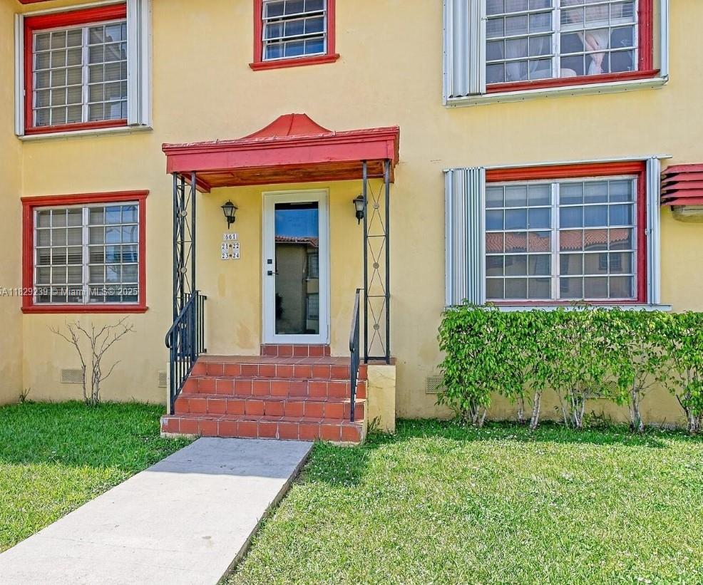 661 SW 11th St 22W