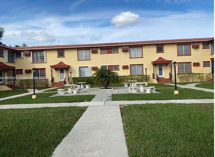 661 SW 11th St 22W