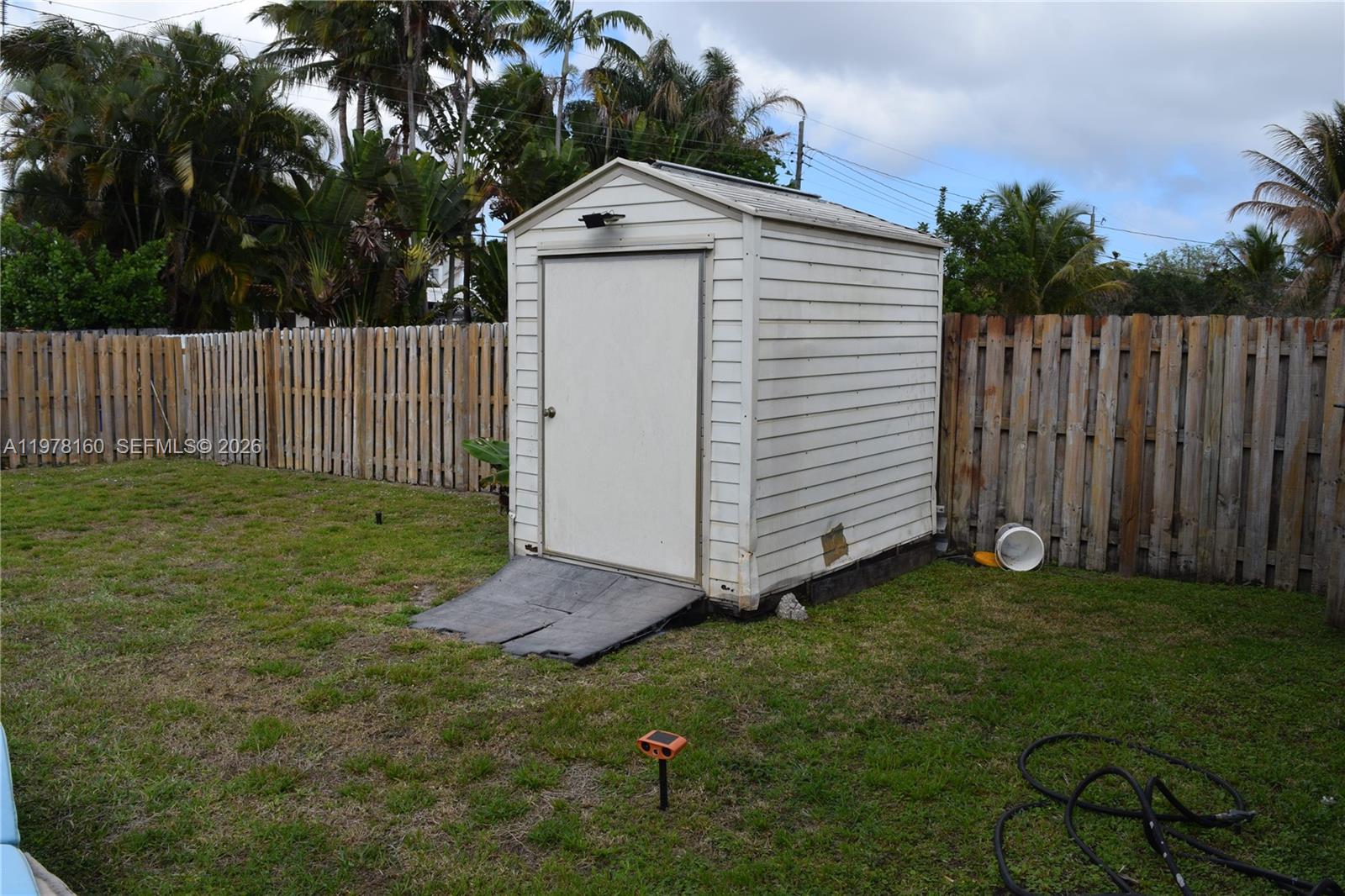 HOLLYWOOD HILLS - Residential