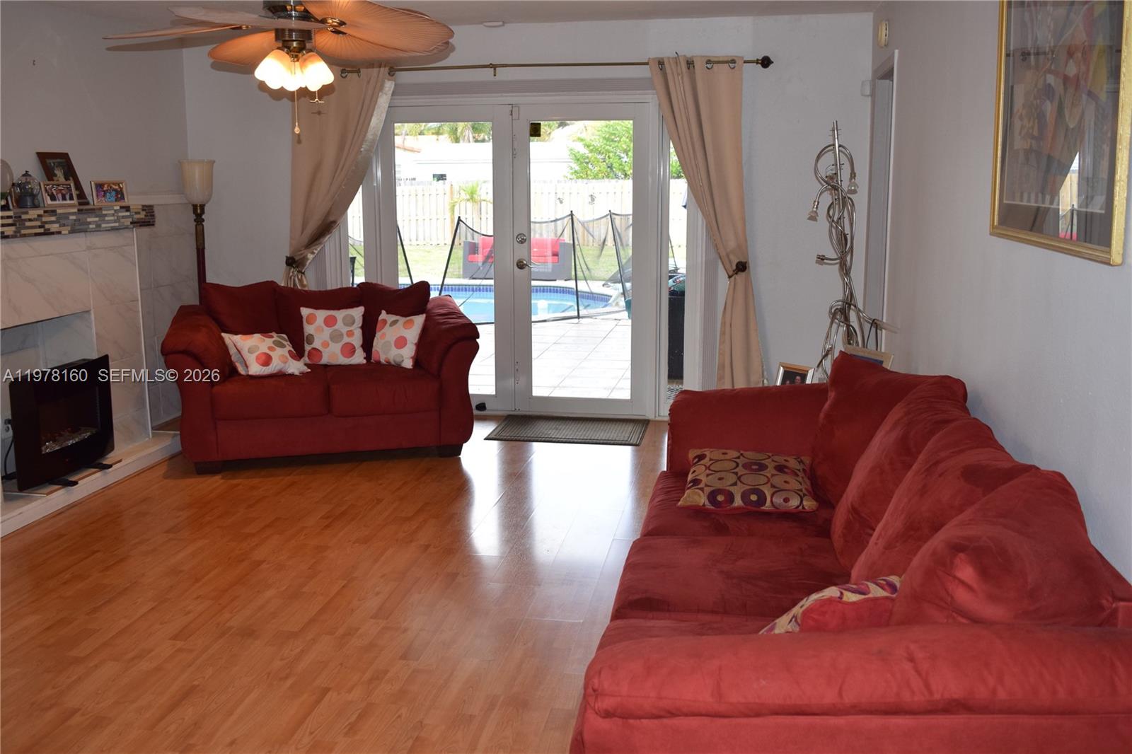 HOLLYWOOD HILLS - Residential