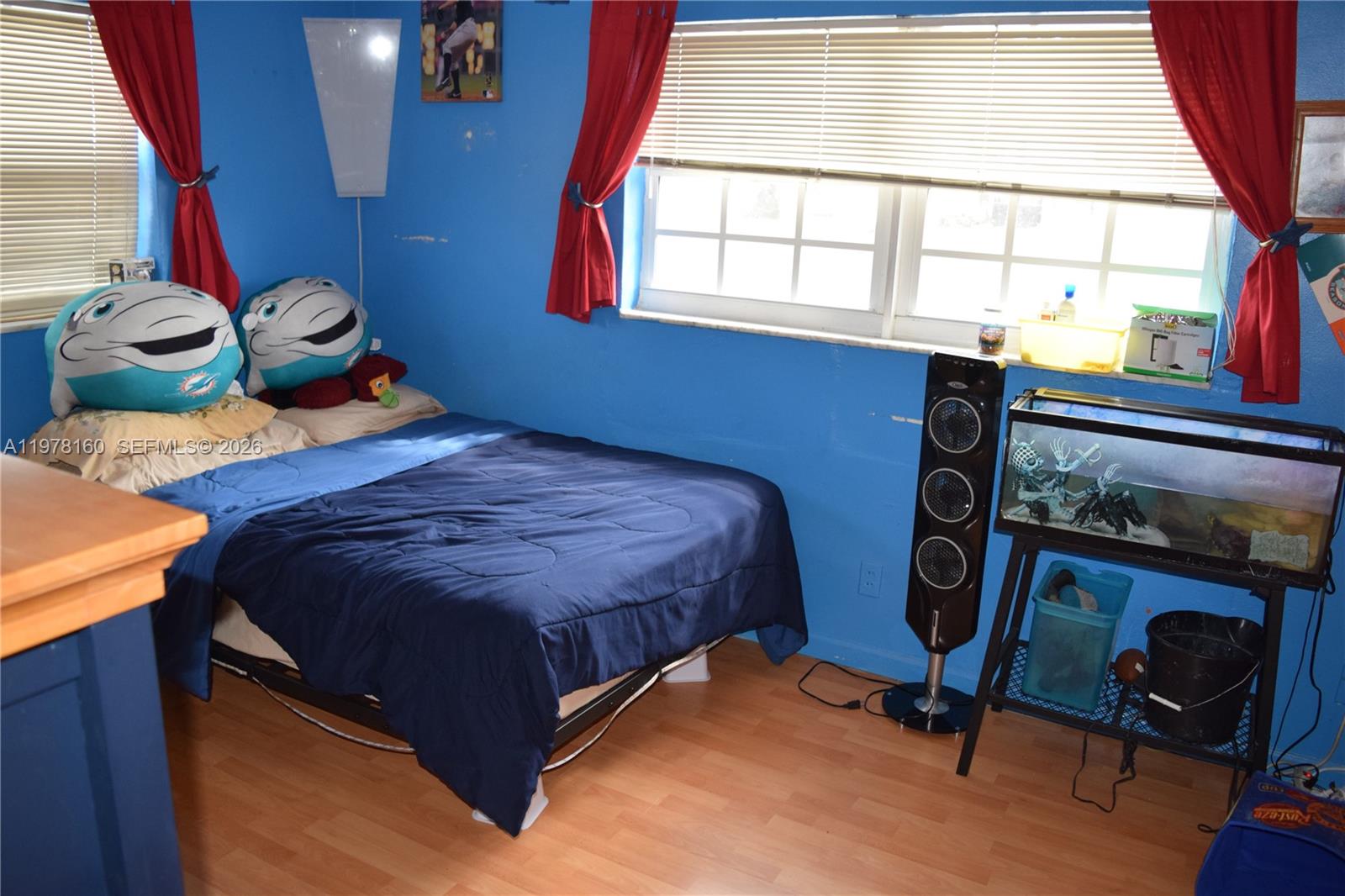 HOLLYWOOD HILLS - Residential