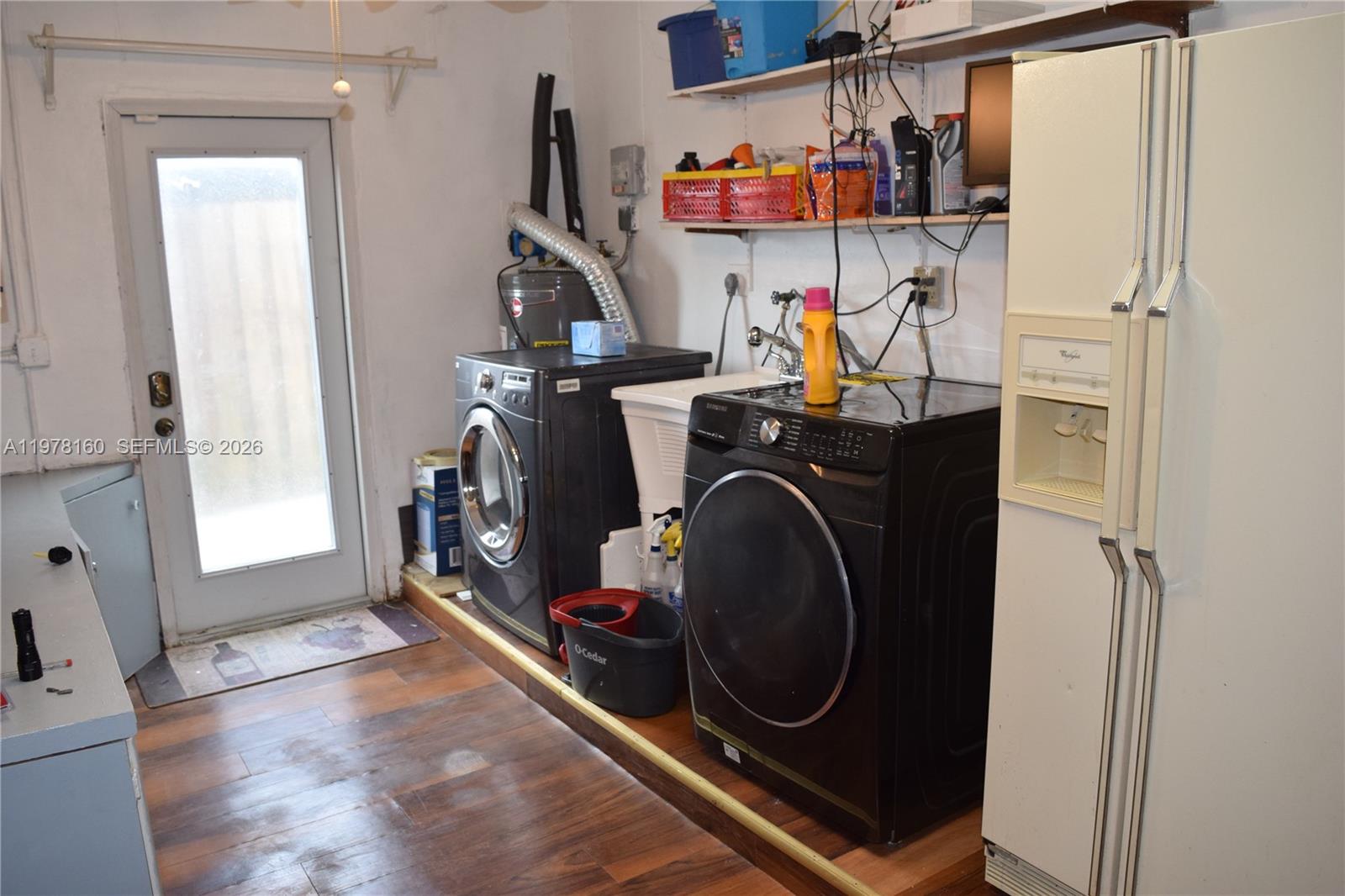 HOLLYWOOD HILLS - Residential