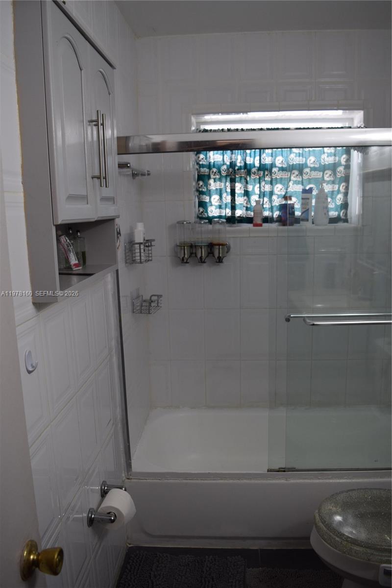 HOLLYWOOD HILLS - Residential