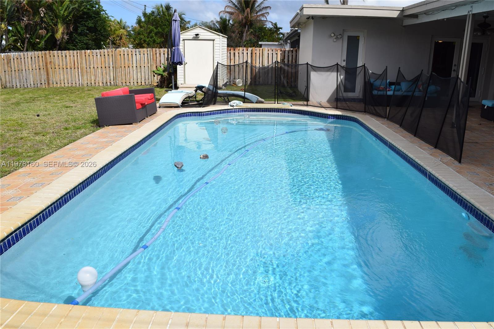 HOLLYWOOD HILLS - Residential