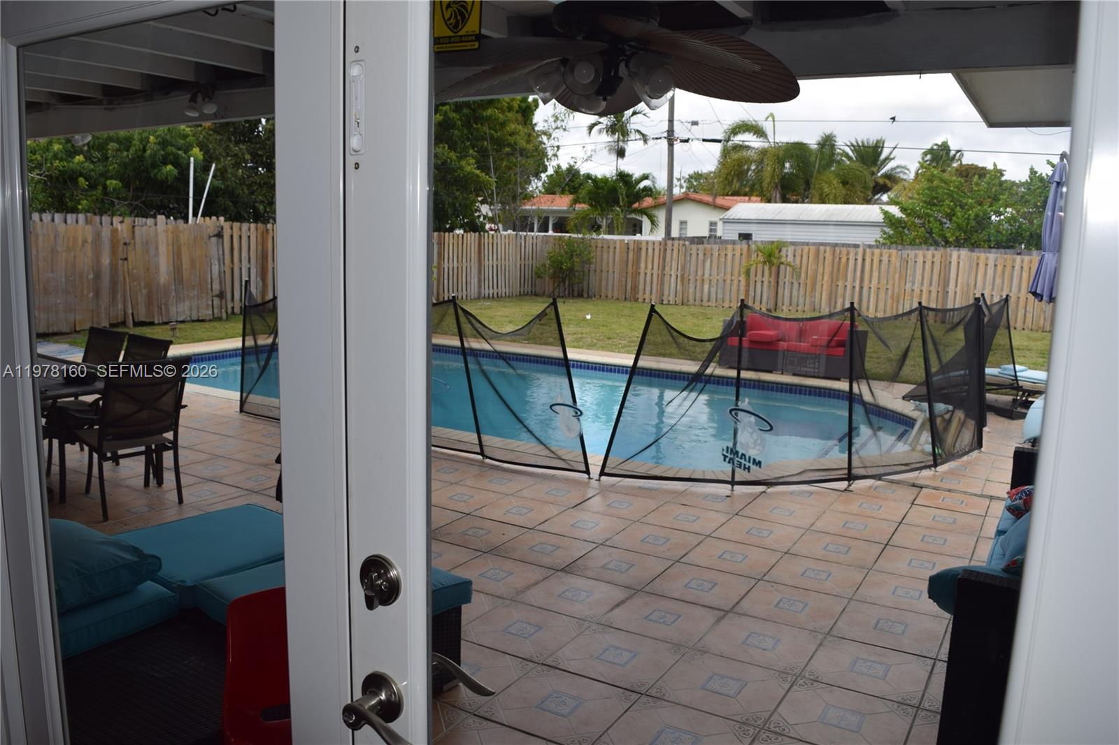 HOLLYWOOD HILLS - Residential