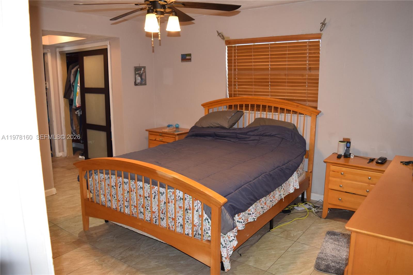 HOLLYWOOD HILLS - Residential