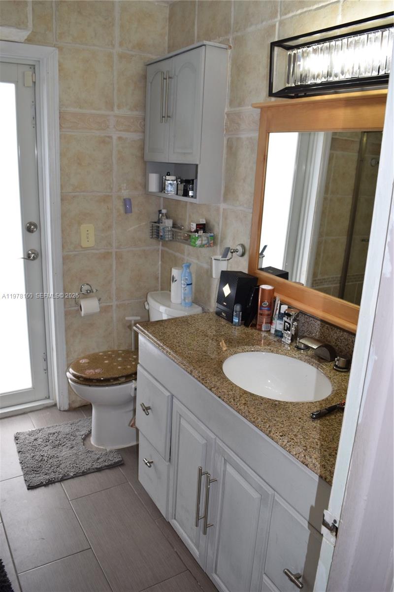 HOLLYWOOD HILLS - Residential