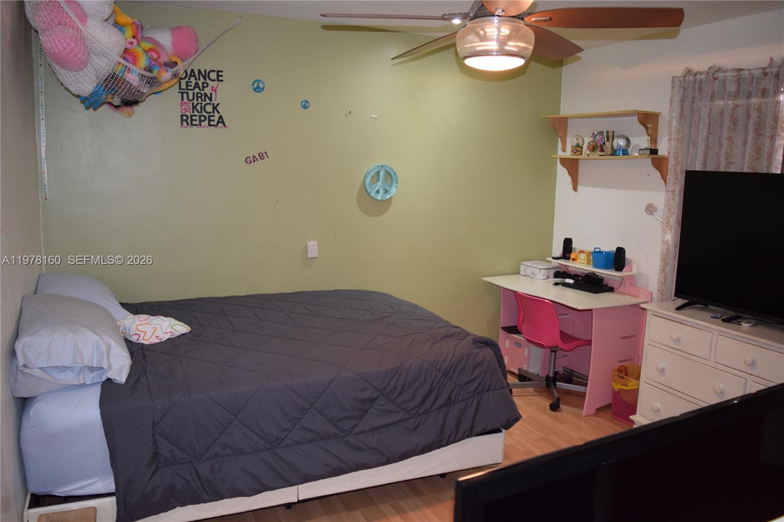 HOLLYWOOD HILLS - Residential