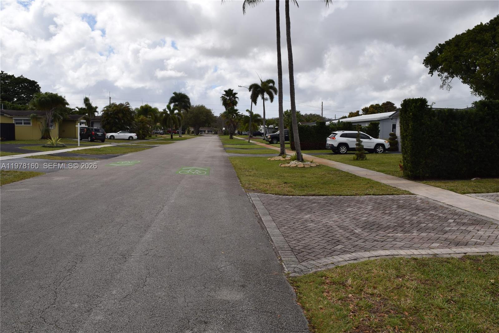 HOLLYWOOD HILLS - Residential