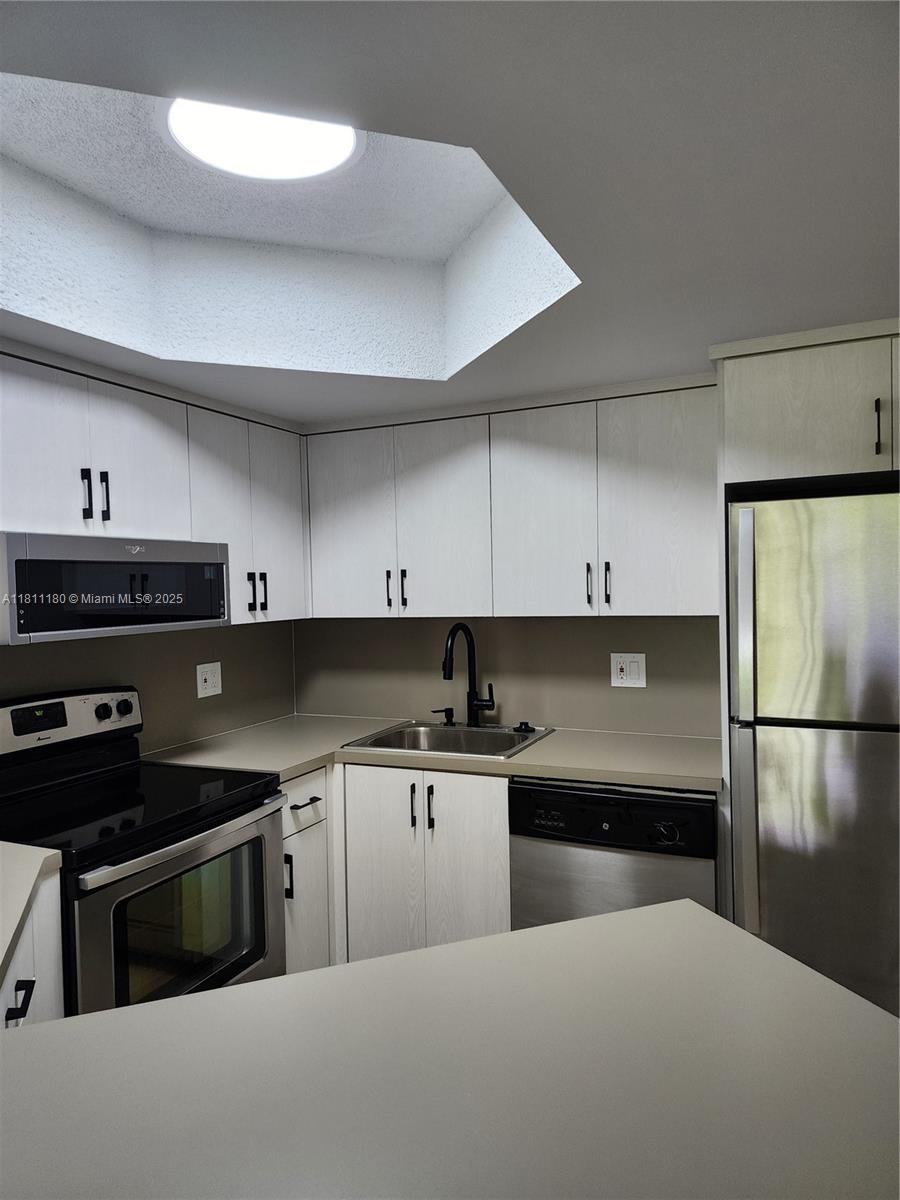 8343 Lake Dr 403, Doral, Miami-Dade County, Florida - 2 Bedrooms  
2 Bathrooms - 