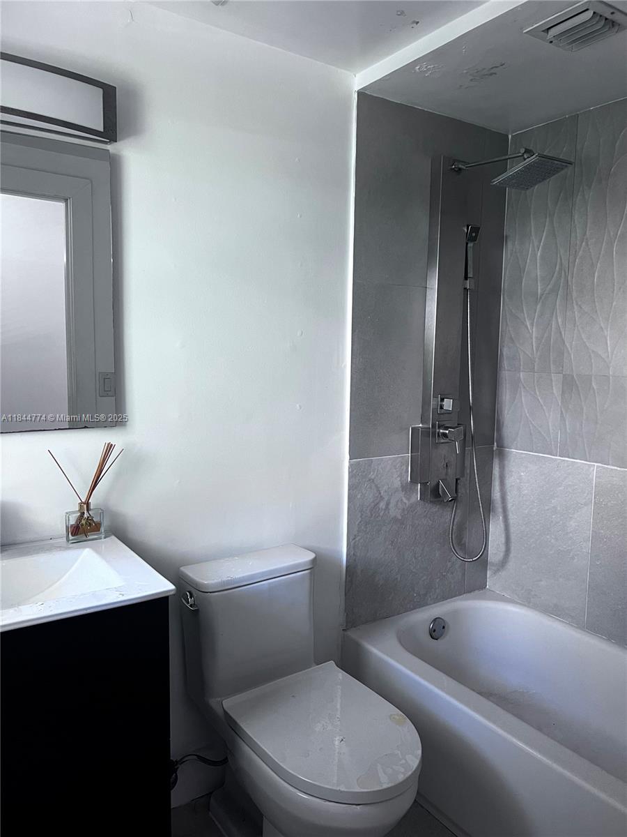 551/557 MICHIGAN CONDO - Residential