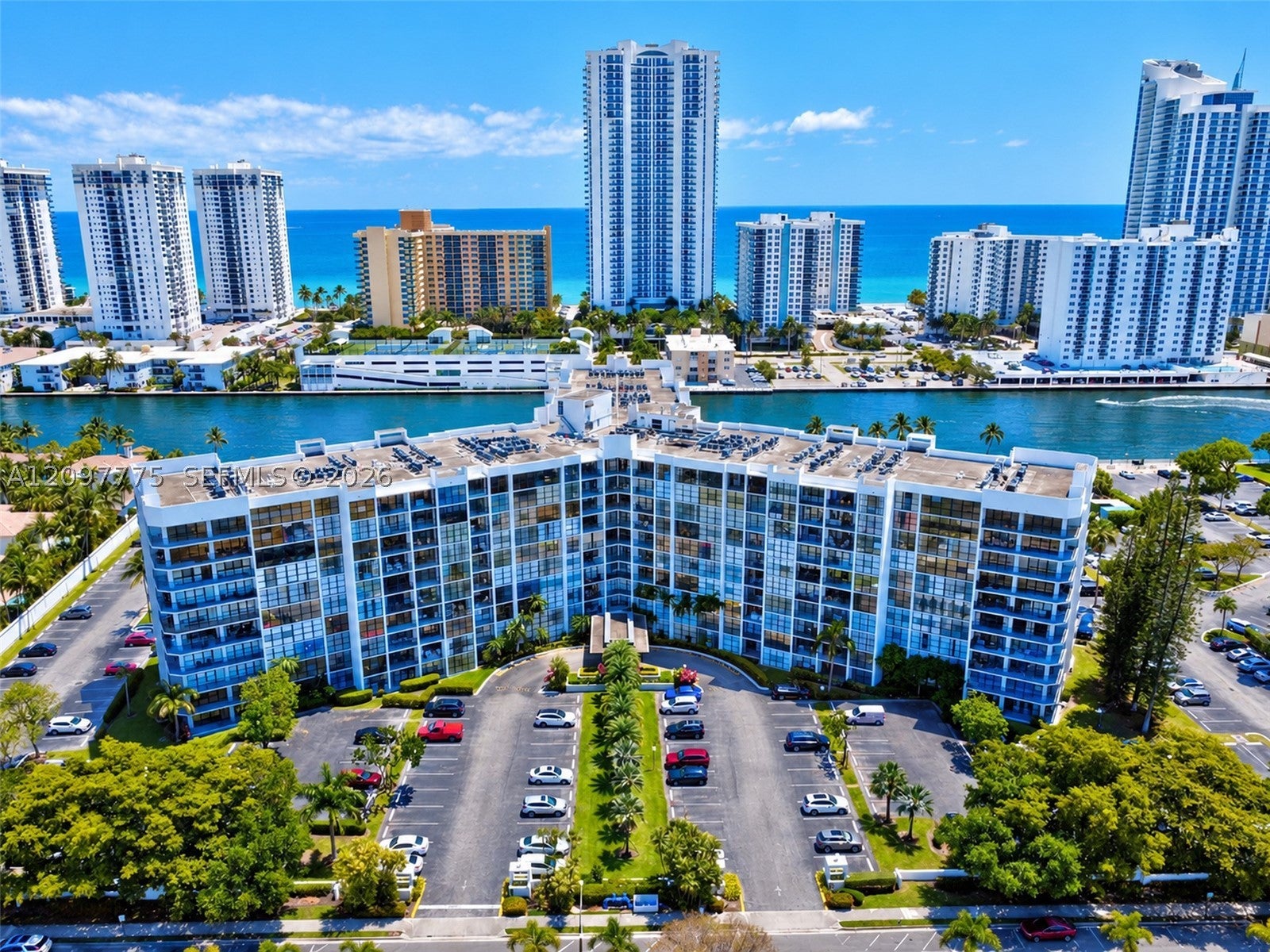 1000 Parkview Dr 610