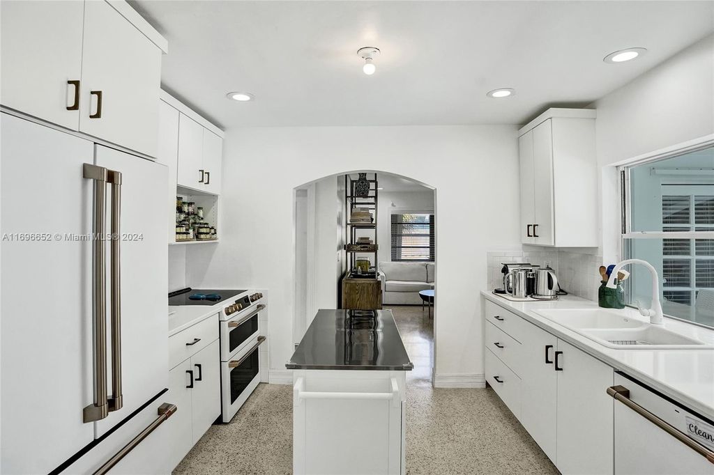 Photo of 280 NE Spanish Ct, Boca Raton, FL 33432 (MLS # A11696652)