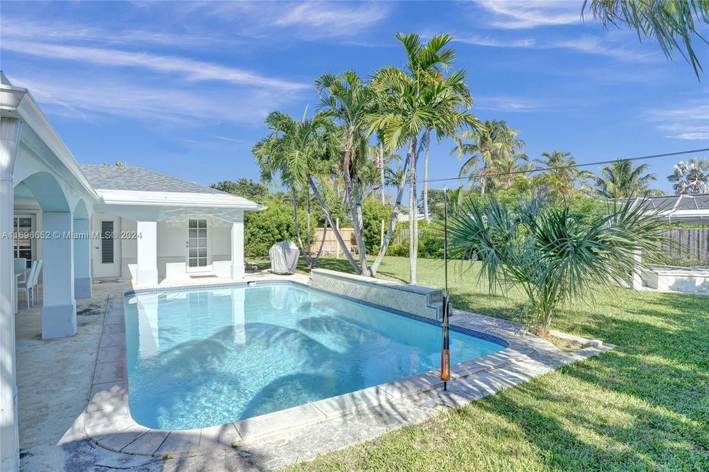 Photo of 280 NE Spanish Ct, Boca Raton, FL 33432 (MLS # A11696652)