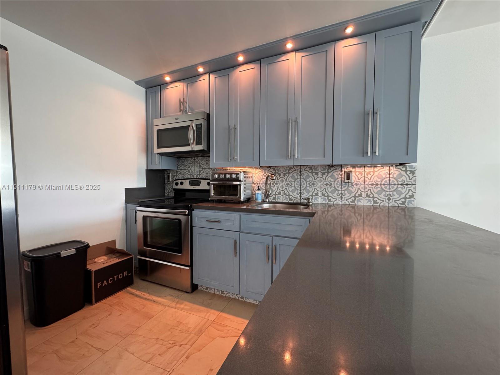 HARDING HALL CONDOMINIUM - Residential Lease