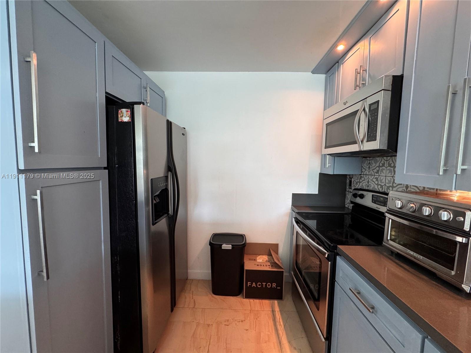 HARDING HALL CONDOMINIUM - Residential Lease