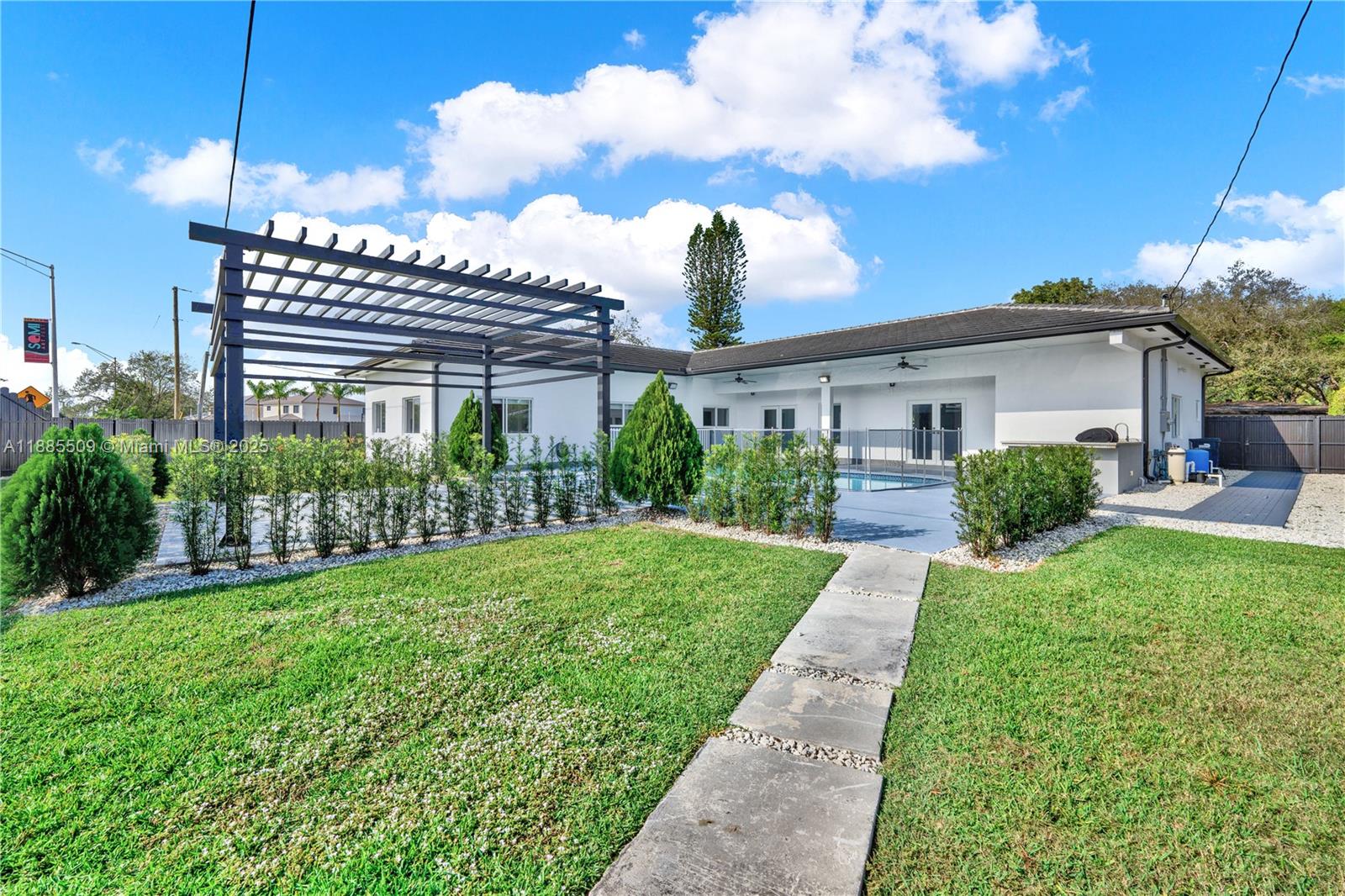 KENDALWOOD ESTATES - Residential Lease