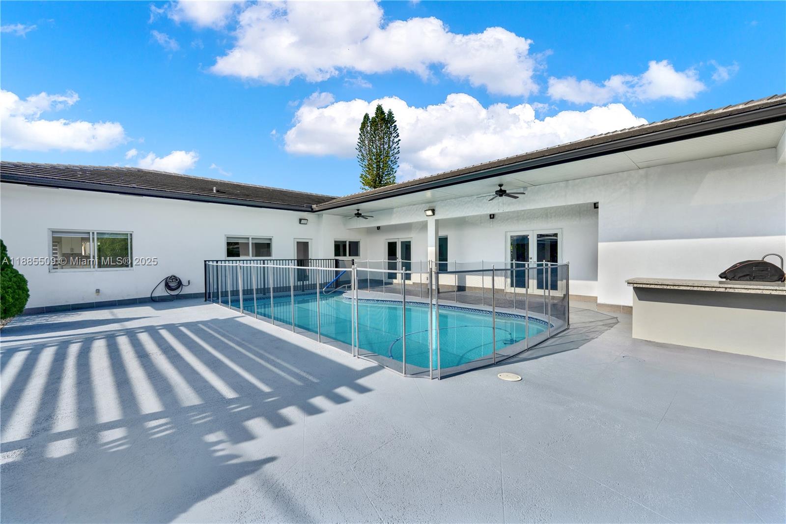 KENDALWOOD ESTATES - Residential Lease