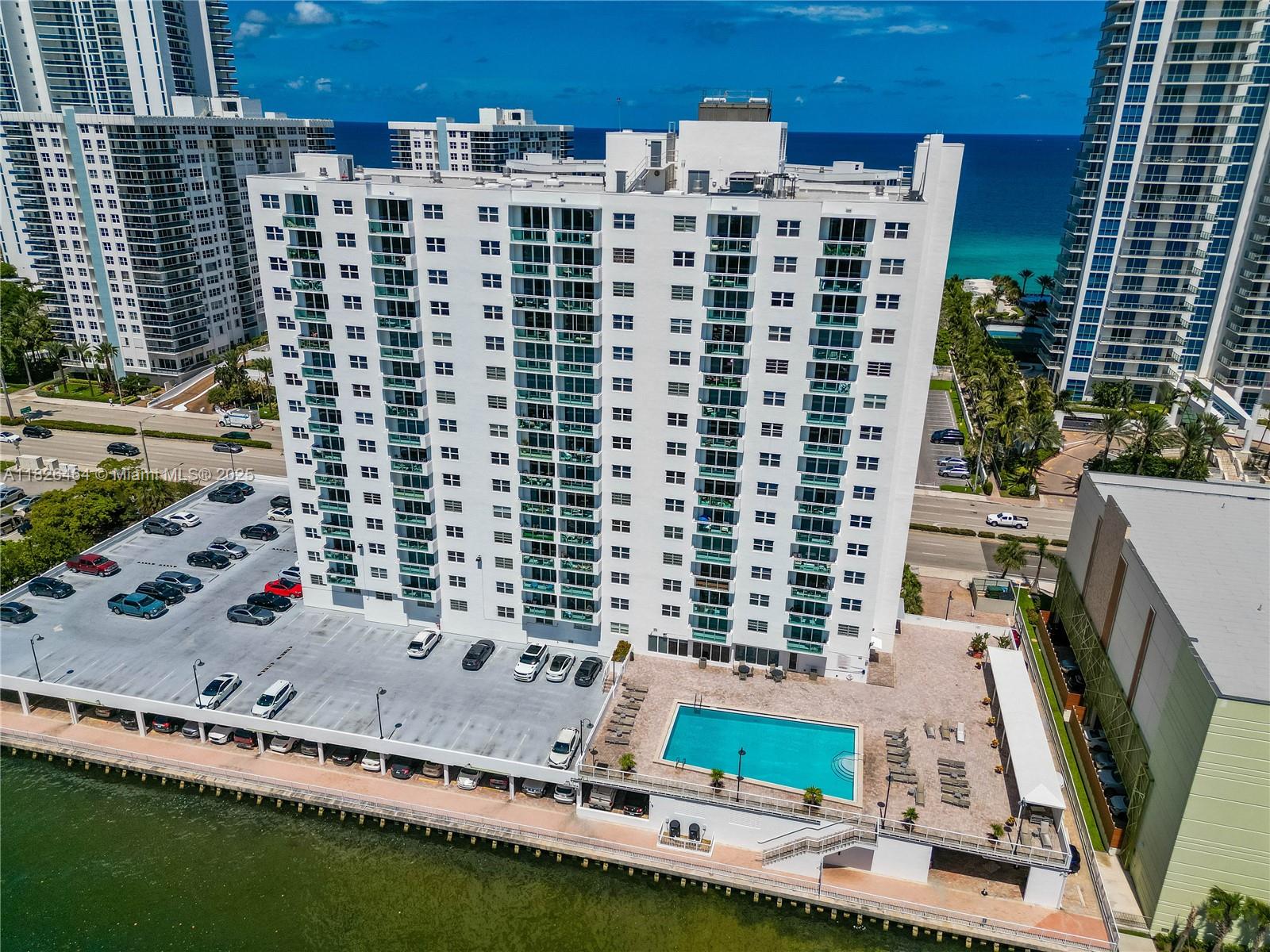 RESIDENCES ON HOLLYWOOD B - Residential