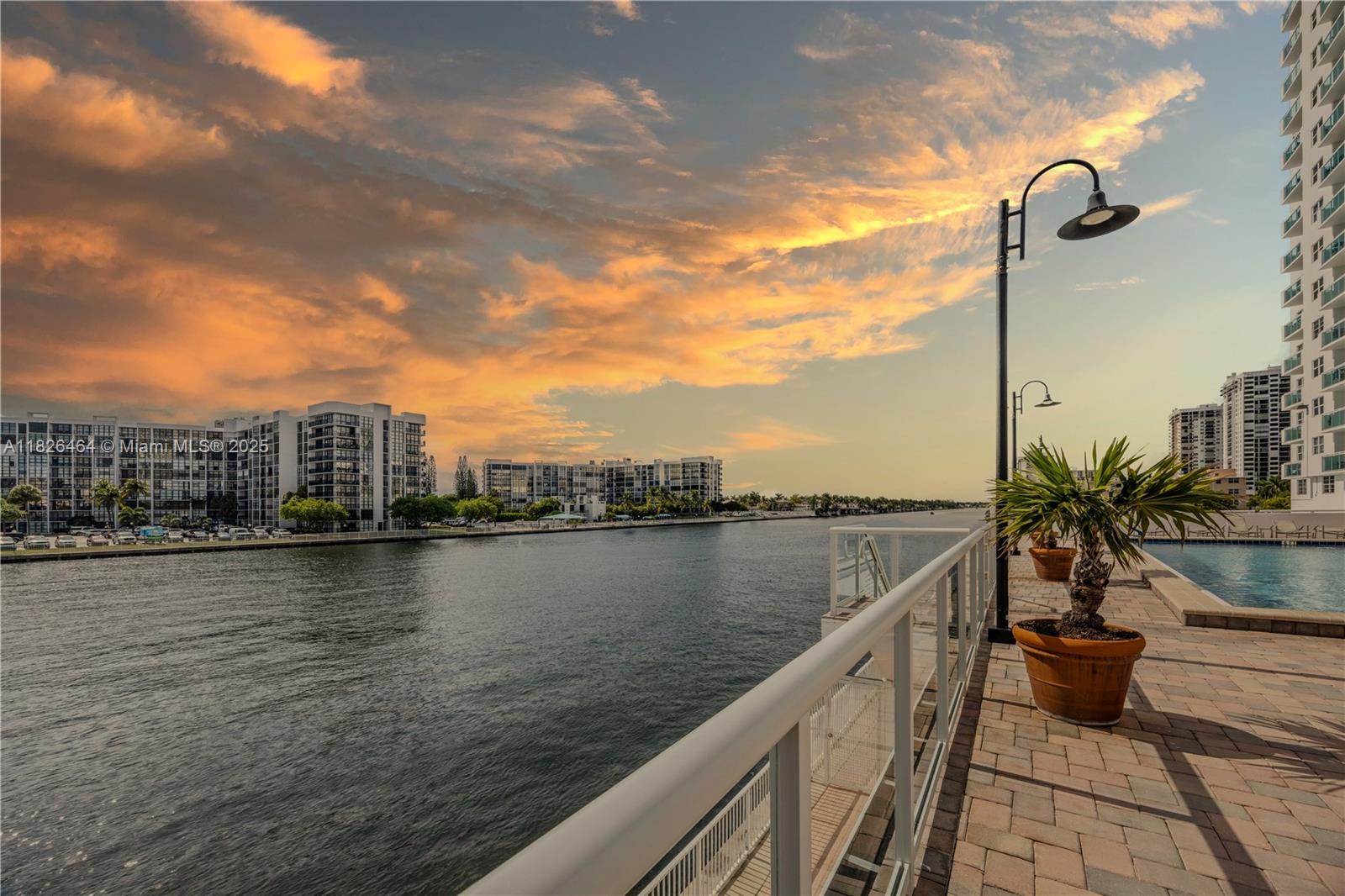 RESIDENCES ON HOLLYWOOD B - Residential