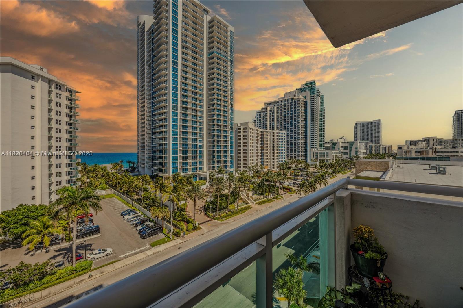 RESIDENCES ON HOLLYWOOD B - Residential