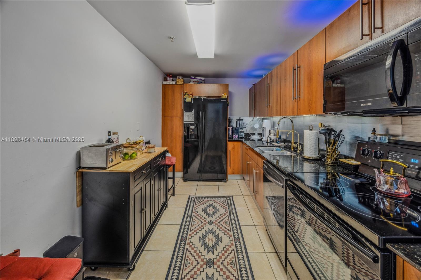 RESIDENCES ON HOLLYWOOD B - Residential