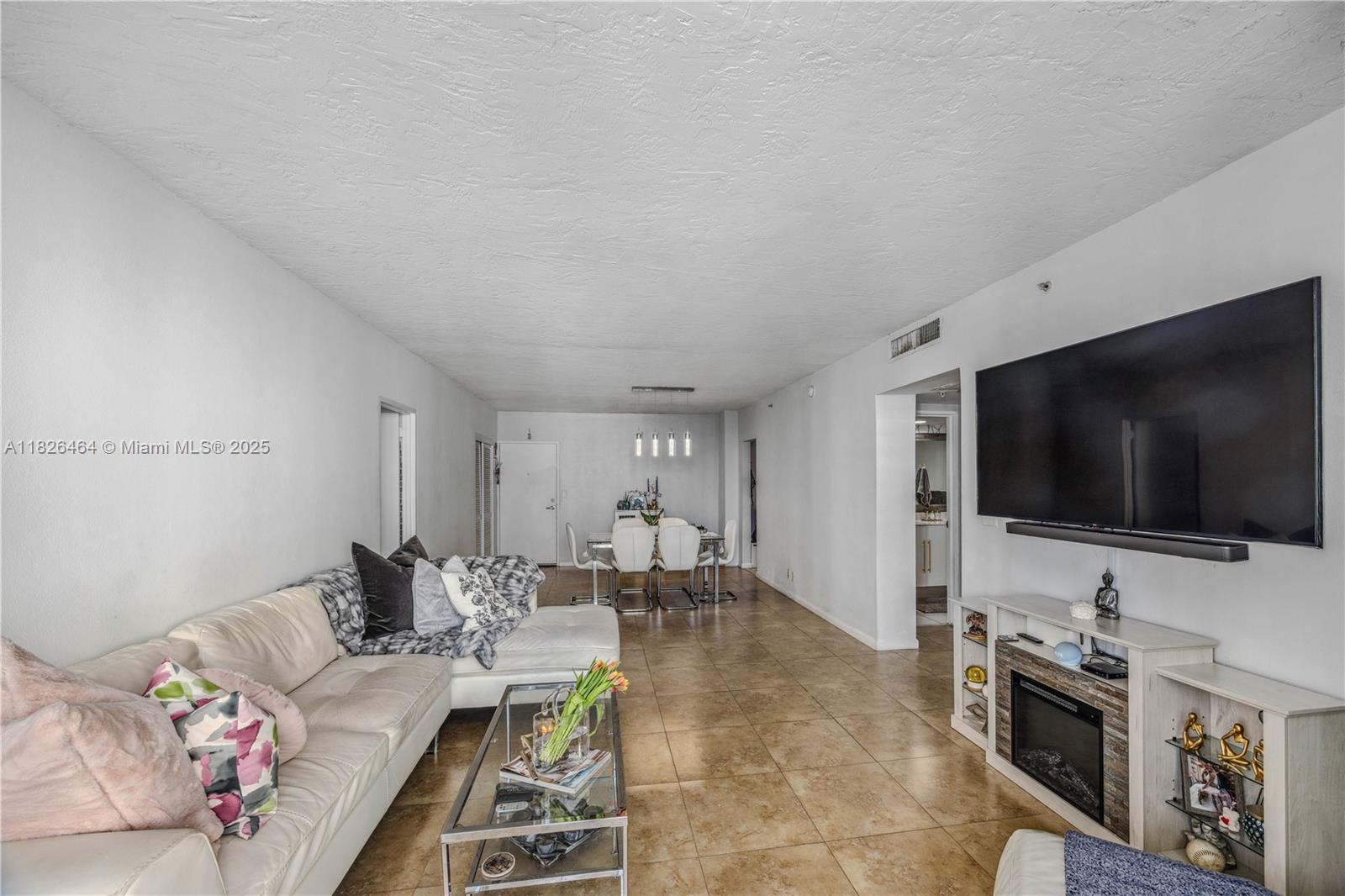 RESIDENCES ON HOLLYWOOD B - Residential