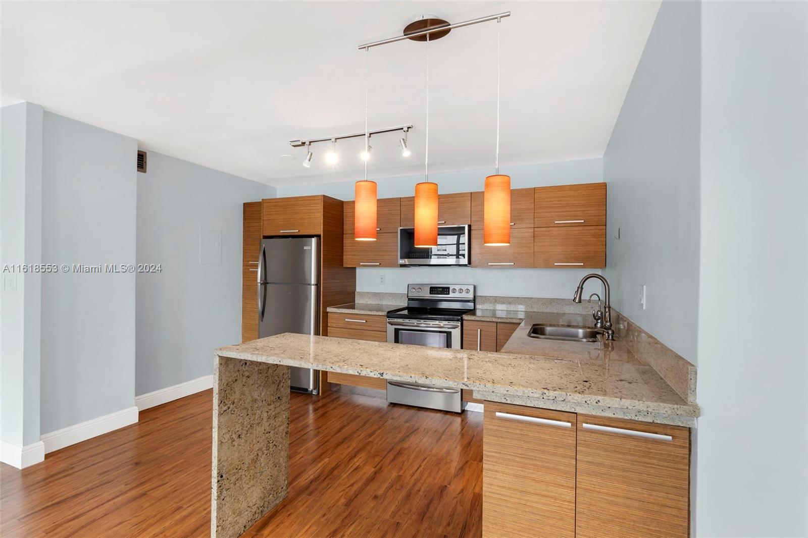 COMMODORE PLAZA CONDO - Residential