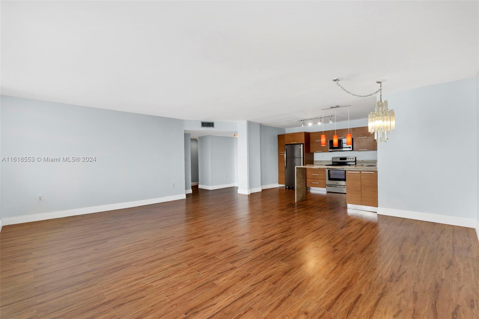 COMMODORE PLAZA CONDO - Residential