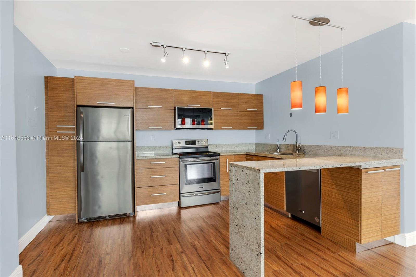 COMMODORE PLAZA CONDO - Residential