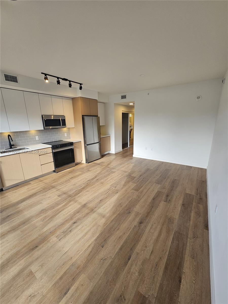 SUB OF FOSTER & SANCHEZ T - Residential Lease