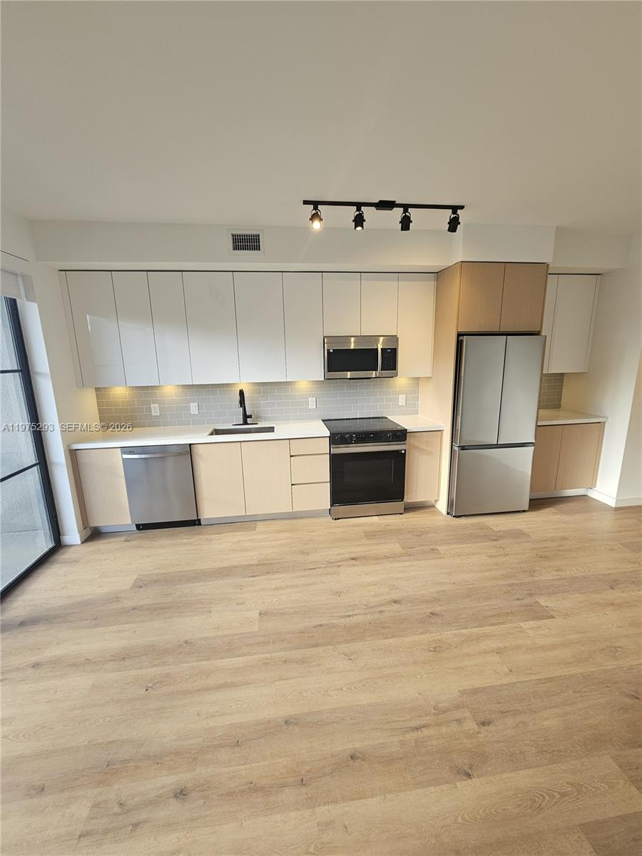 SUB OF FOSTER & SANCHEZ T - Residential Lease