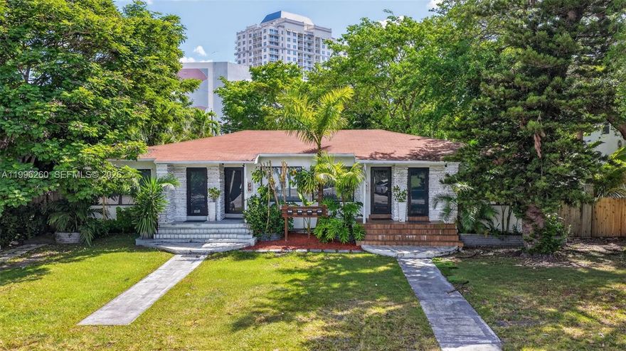 Residential fourplex at 7811 NE 10, excellent investment opportunity with income and no rental restrictions. All units feature private patios and come furnished. Includes parking, functional layouts, and a prime location just 10 minutes from beaches and restaurants. Ideal for immediate cash flow!