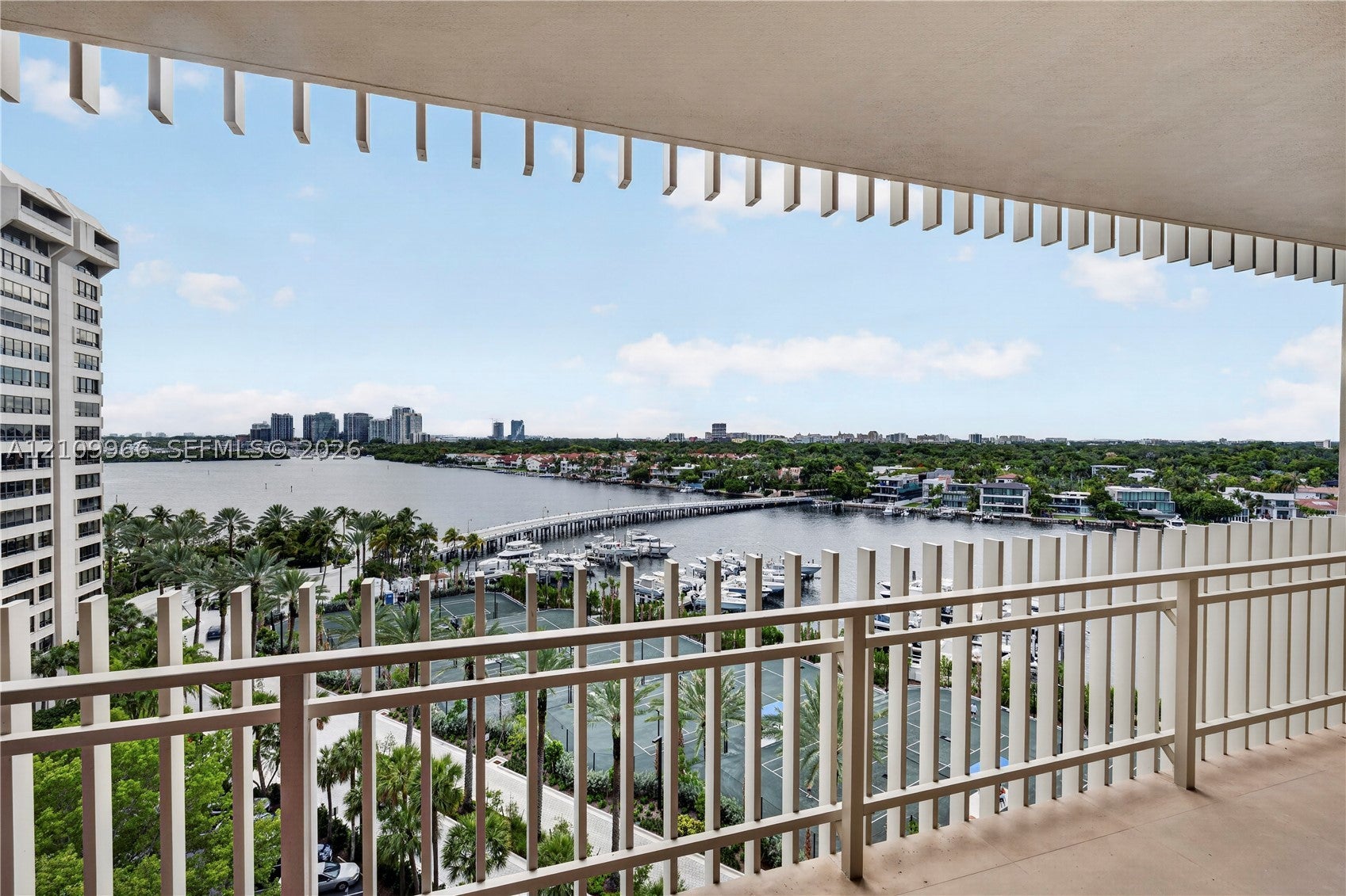 2 Grove Isle Dr B1008