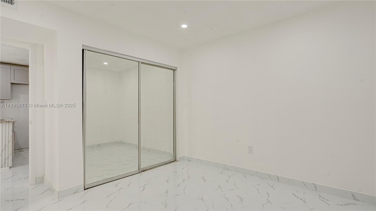 PALMETTO SPRINGS CONDO VI - Residential Lease