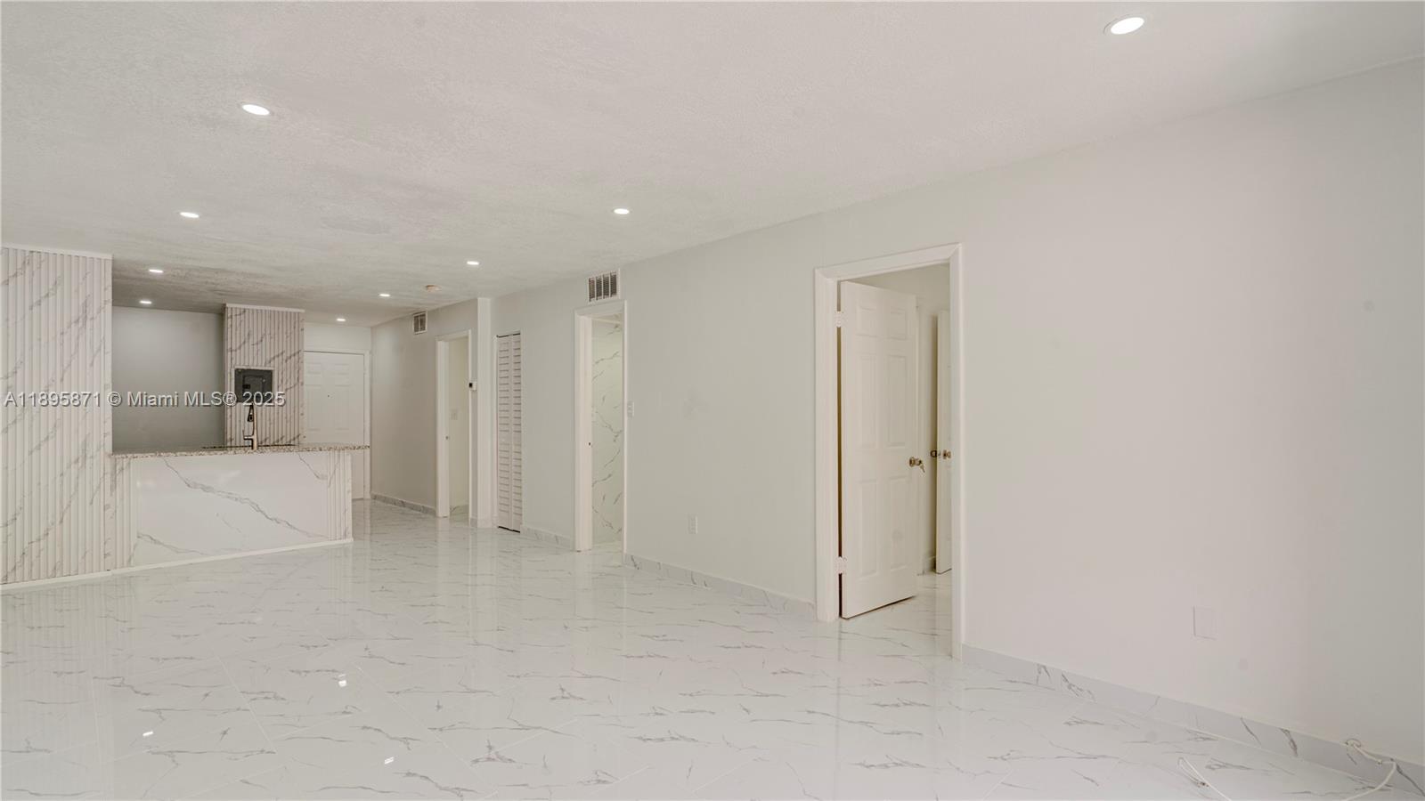 PALMETTO SPRINGS CONDO VI - Residential Lease