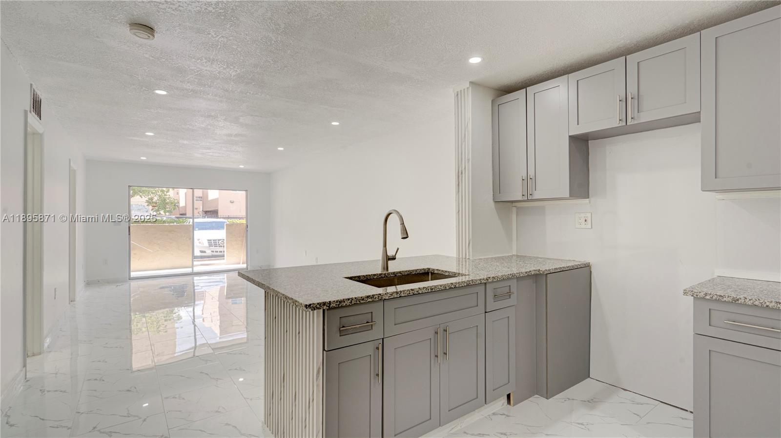 PALMETTO SPRINGS CONDO VI - Residential Lease